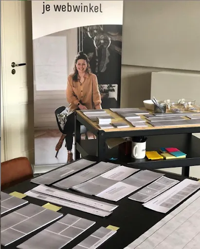 Een tafel klaargezet voor een prototypesessie